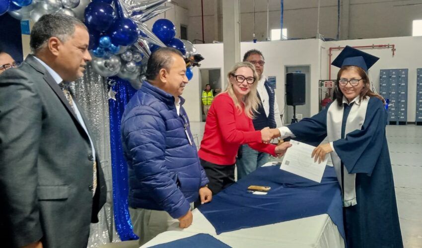 Entrega ITEA Certificados de Educación Básica a personas trabajadoras