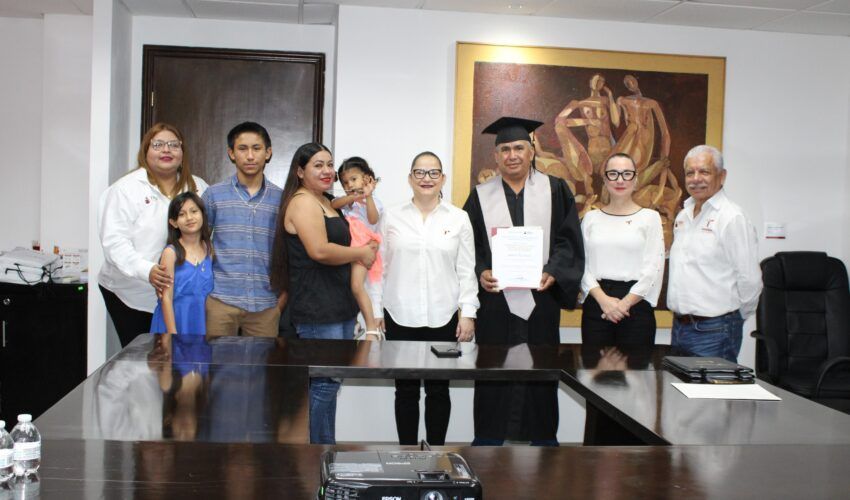 Educando del ITEA recibe constancia de alfabetización por parte de la Secretaria De Educación