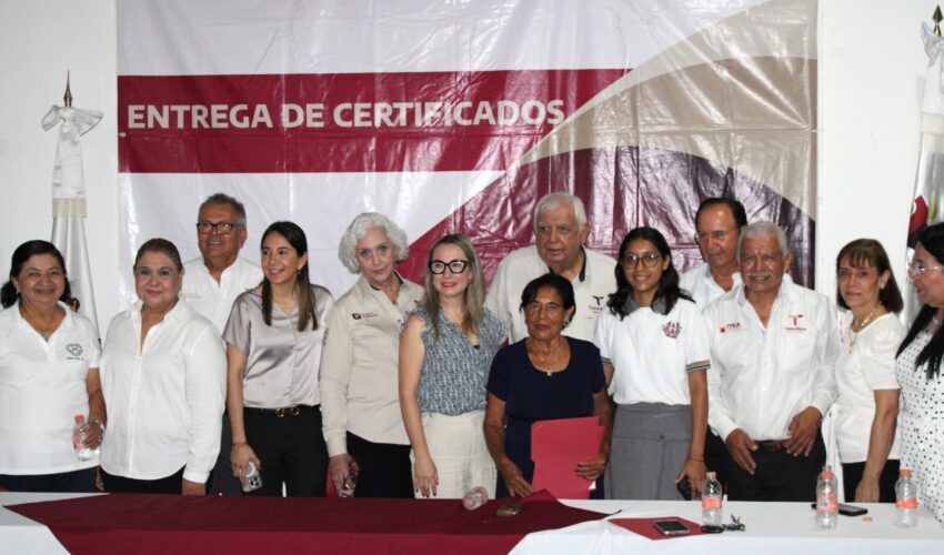 Entrega ITEA certificados de educación básica a personas educandas y constancias a prestatarios de servicios social