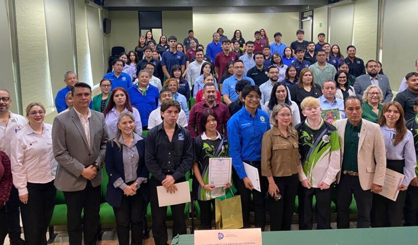 ENTREGA ITEA CERTIFICADOS DEL PROGRAMA ALFABETIZATEC EN NUEVO LAREDO
