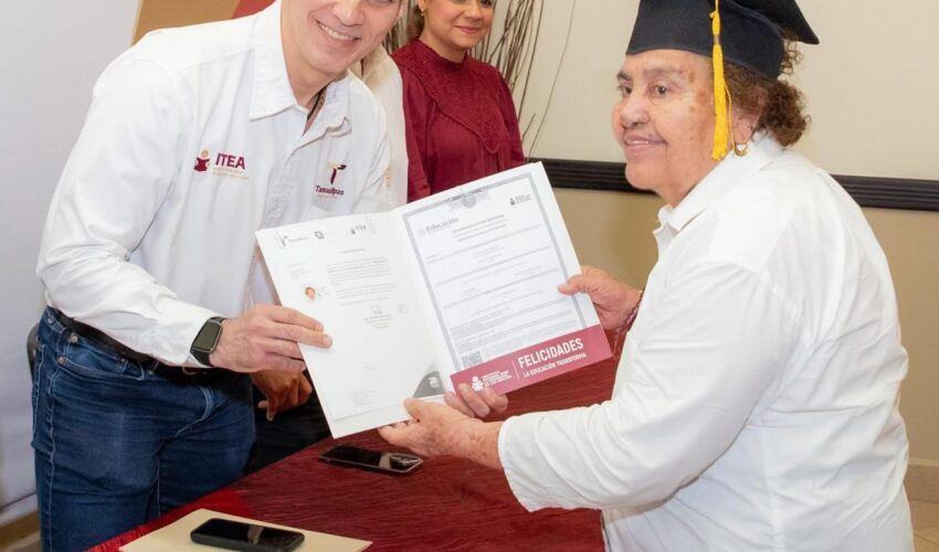 13 Entrega de certificados DIF Altamira 35