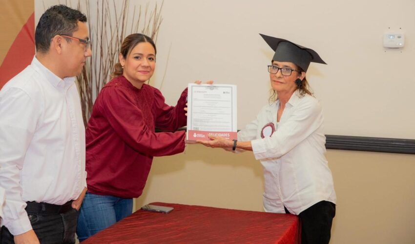 6 Entrega de certificados DIF Altamira 28